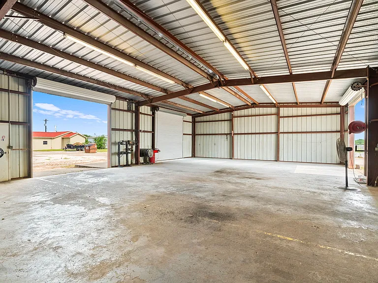 2404 S US Highway 281 #1 — Photo 14