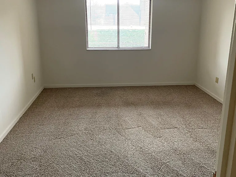 Claybourne Apartments — Photo 20