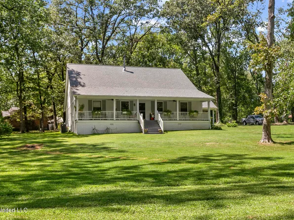 584 Cherry Rose Ln, Canton, MS 39046