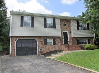 1107 Christy Cir, Salem, VA 24153