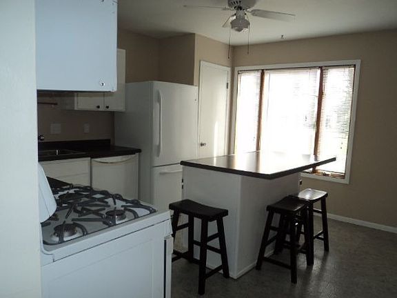 4th image of 128 S Lakewood Gardens Ln