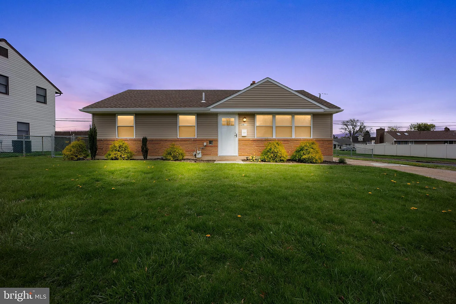 2911 Kingston Way photo 1