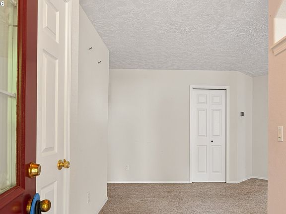 4th image of 1904 NE Gibbs Cir