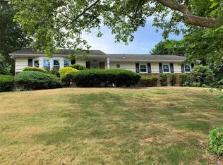 8 Glen Dr, Ronkonkoma, NY 11779