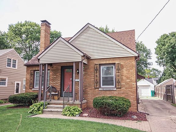 3rd image of 2313 W Ayres Ave