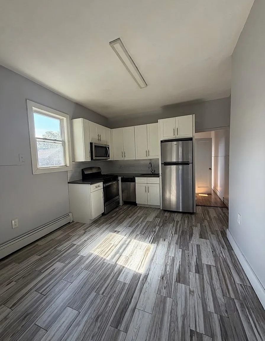 2 bed, 1000 sqft, $1,995 — Photo 1