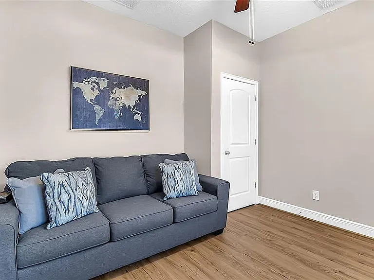 28 W Esther St #E — Photo 4