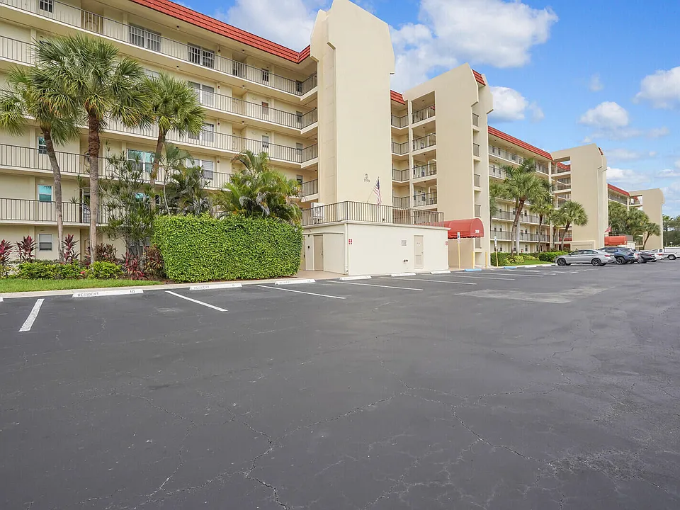 3959 Via Poinciana #503