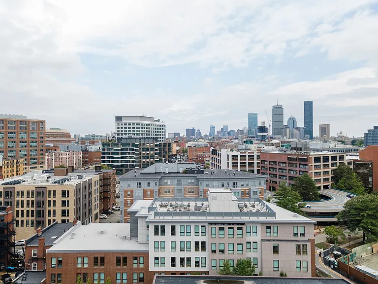 Diamond Fenway — Photo 15
