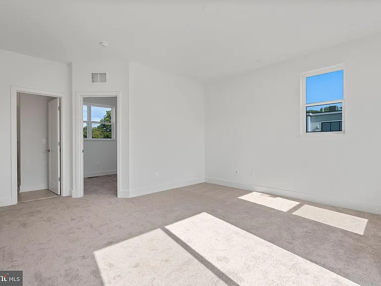 2038 Tysons Ridgeline Rd — Photo 37
