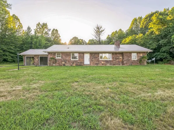 19029 L P Bailey Memorial Hwy, Nathalie, VA 24577