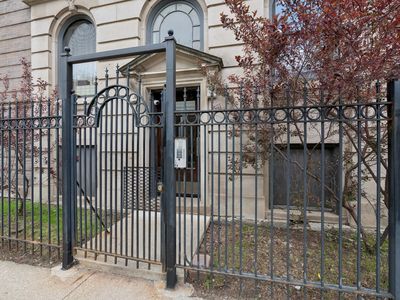 923 E 61st St Fl 2, Chicago, IL, 60637