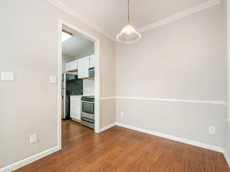 2300 Leon St #101 — Photo 8