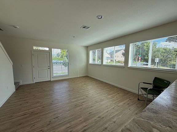 3rd image of 1120 SE Walnut St #D