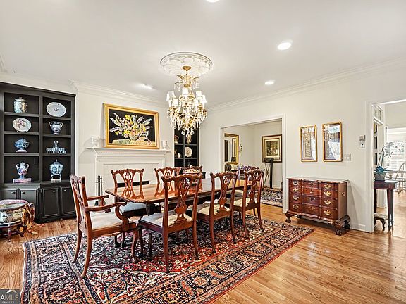 3rd image of 3685 Peachtree Rd NE APT 16
