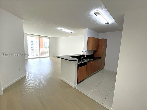 3rd image of 18800 NE 29th Ave APT 1028