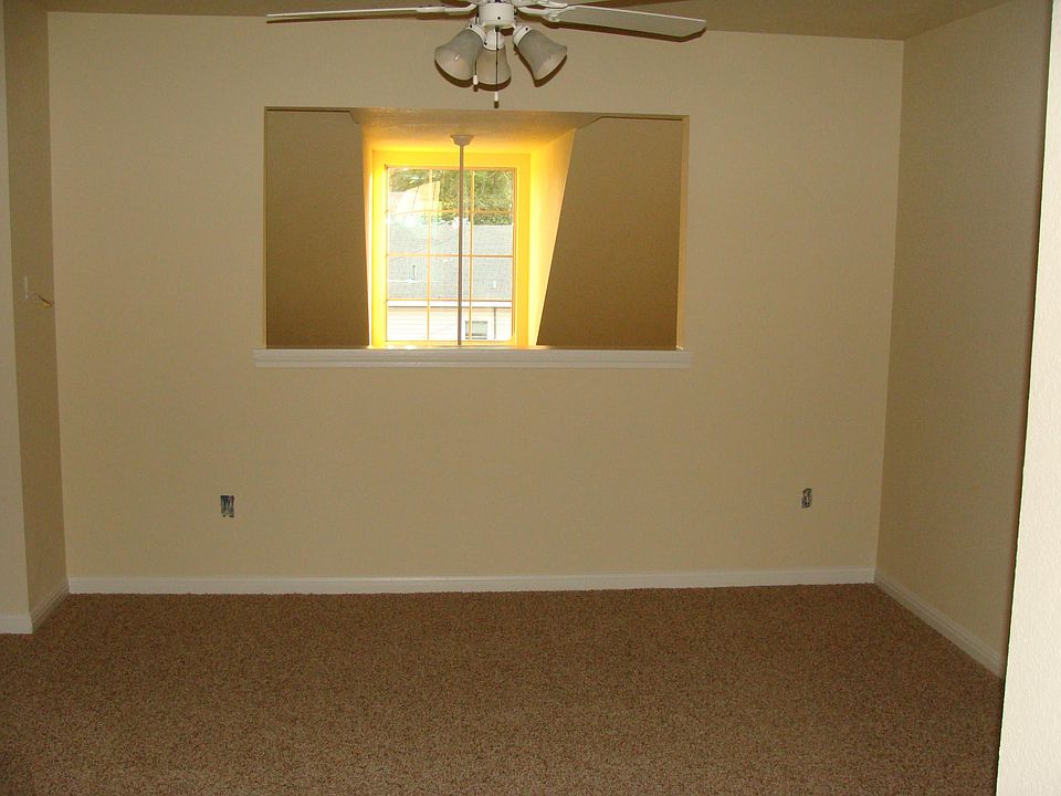 1st image of 107 Meadow Park Cir