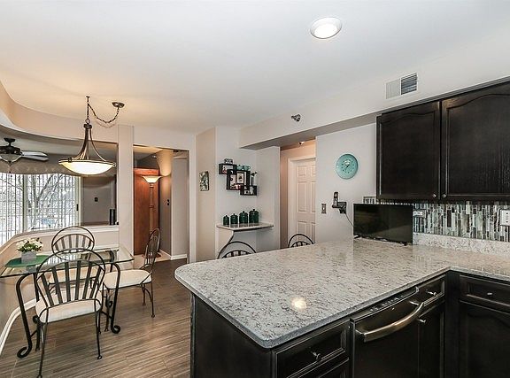4th image of 124 Day St APT 303