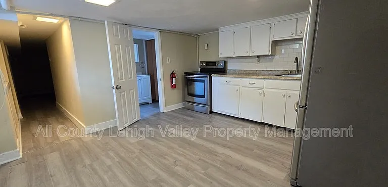 1301 Washington St — Photo 2