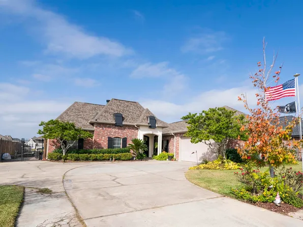 228 Ravensaide Dr, Houma, LA 70360