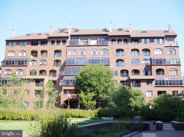 1029 N Stuart St APT 204, Arlington, VA 22201