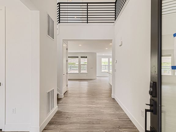 Homesite 32 Foyer