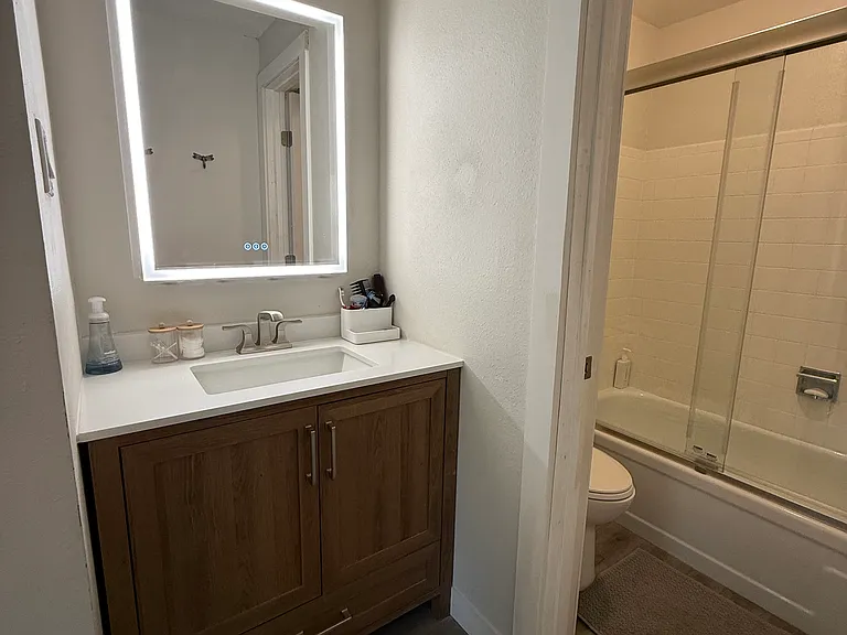1050 N Lafayette St #401 — Photo 12