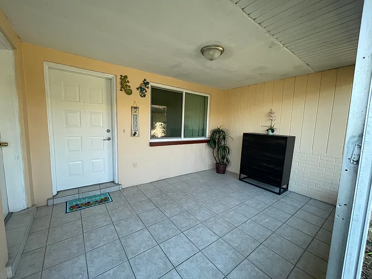 Screen porch-lanai