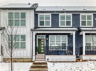 33 E Savanna Mnr NE, Calgary, AB T3J2J8