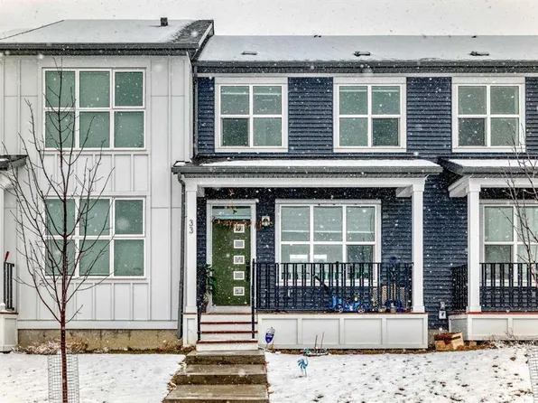 33 E Savanna Mnr NE, Calgary, AB T3J 2J8