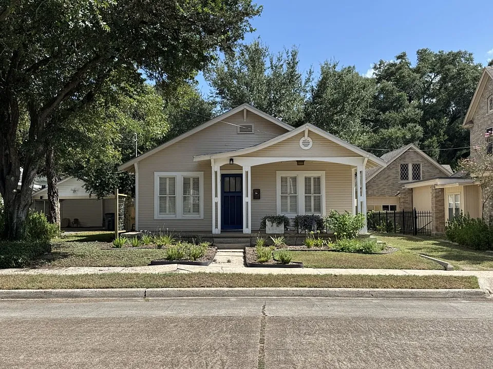 704 W Power Ave