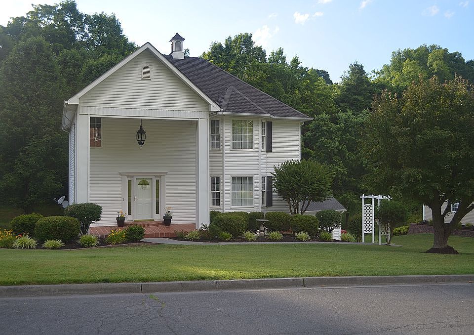 1st image of 135 Glen Oaks Dr