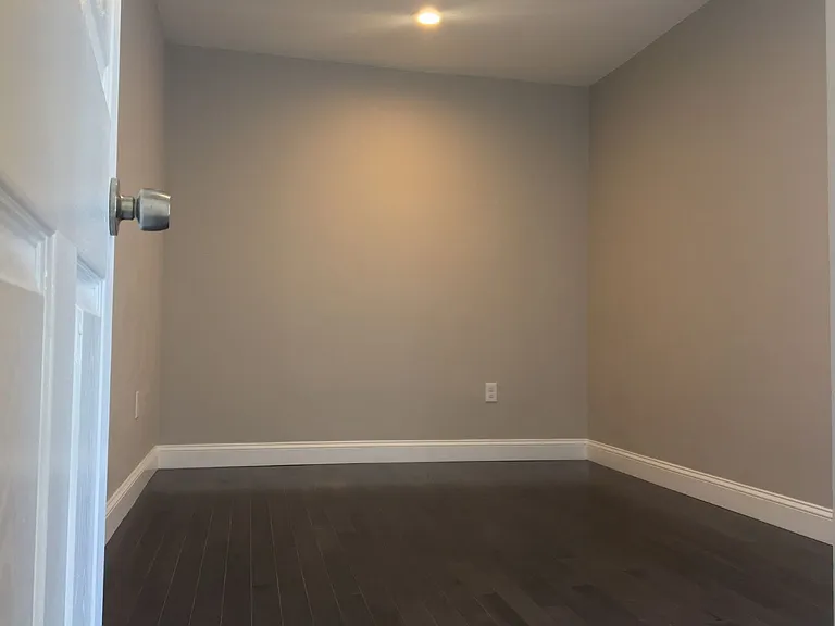 77 Linden St #2 — Photo 6