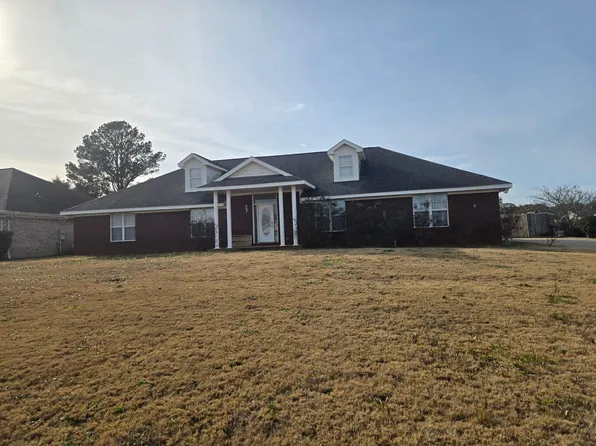 83 Hannah Rd, Daleville, AL 36322
