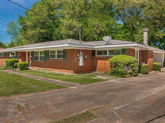 3rd image of 2731 Sweetbriar Rd