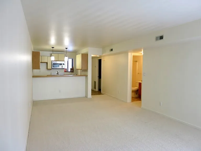 1002 Linden Ave #210 — Photo 3