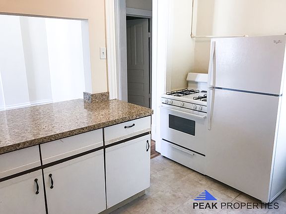 4th image of 824 W Newport Ave #2403296