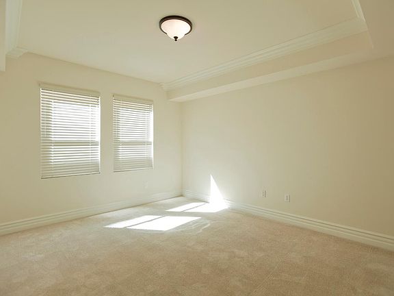 5th image of 13940 Moorpark St APT 301