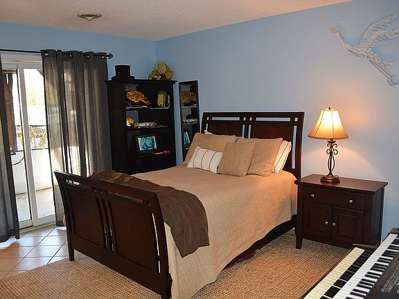 Lower Level Bedroom 1