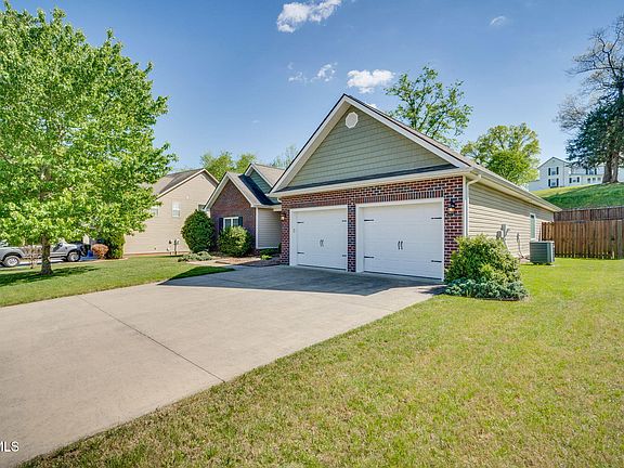 3rd image of 2040 Falling Leaf Dr