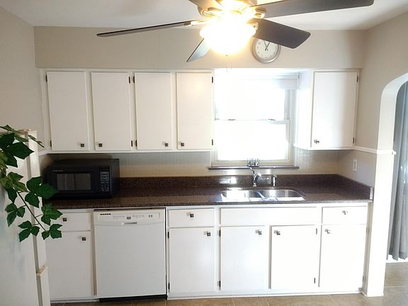 Plenty of room to cook! Includes dishwasher.