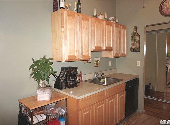 2nd image of 26 Ivy St APT 6B