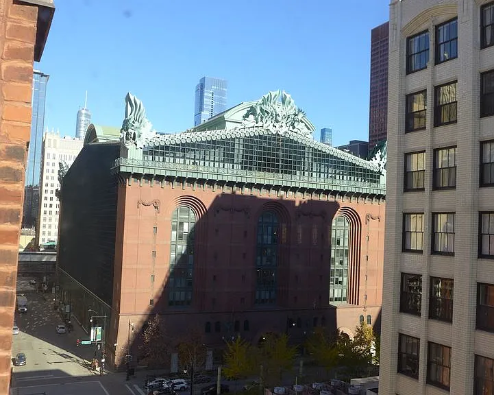 537 S Dearborn Terminals Building — Photo 4