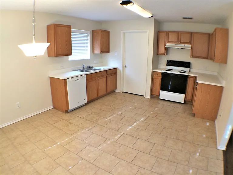 4841 Waterford Dr — Photo 6