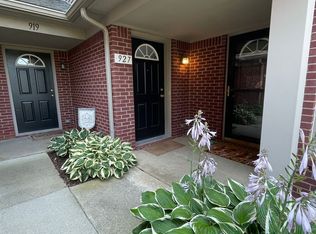 927 Addington Ln, Ann Arbor, MI 48108