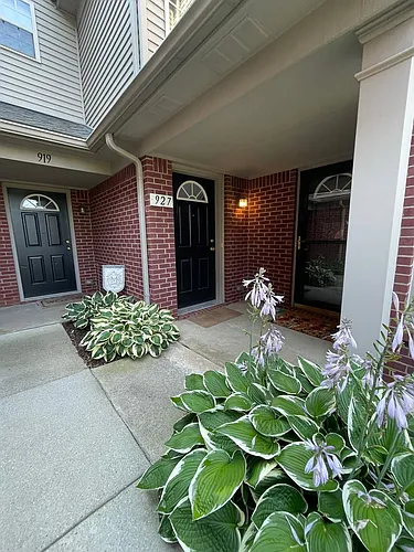 927 Addington Ln Photo 1