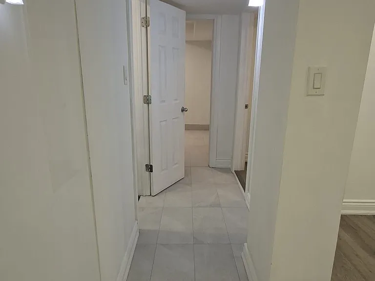 225 Waverly St S #LOWER — Photo 4