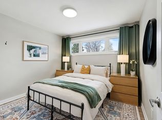 6 Hillview Rd, Ottawa, ON K2H5G5