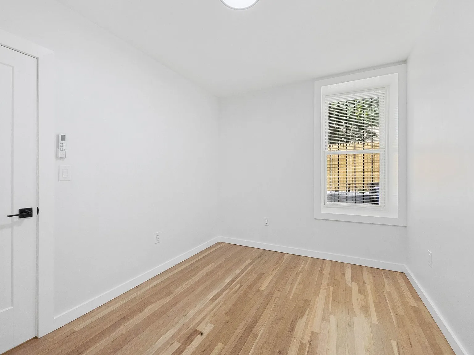 2 bed, 1.0 bath, 900 sqft, $3,000 — Photo 2