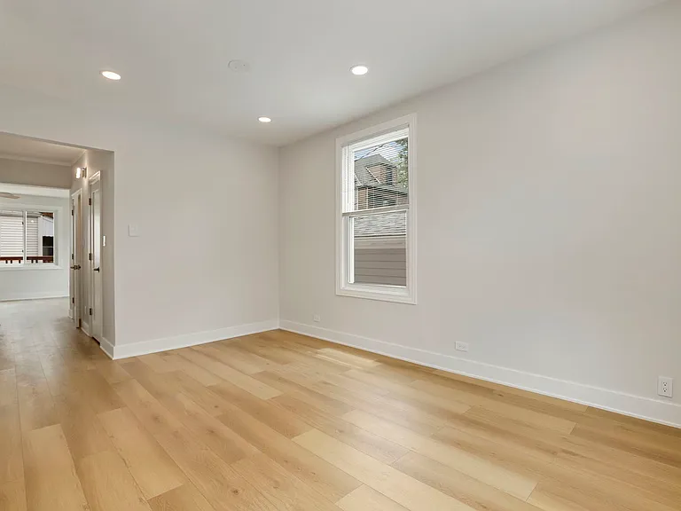 4340 N Oakley Ave #CH — Photo 11